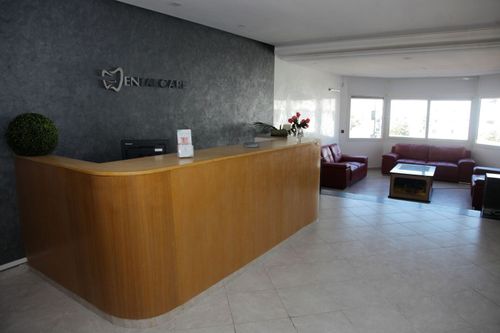Espace d'accueil et salle d'attente du cabinet Dental Care Rabat